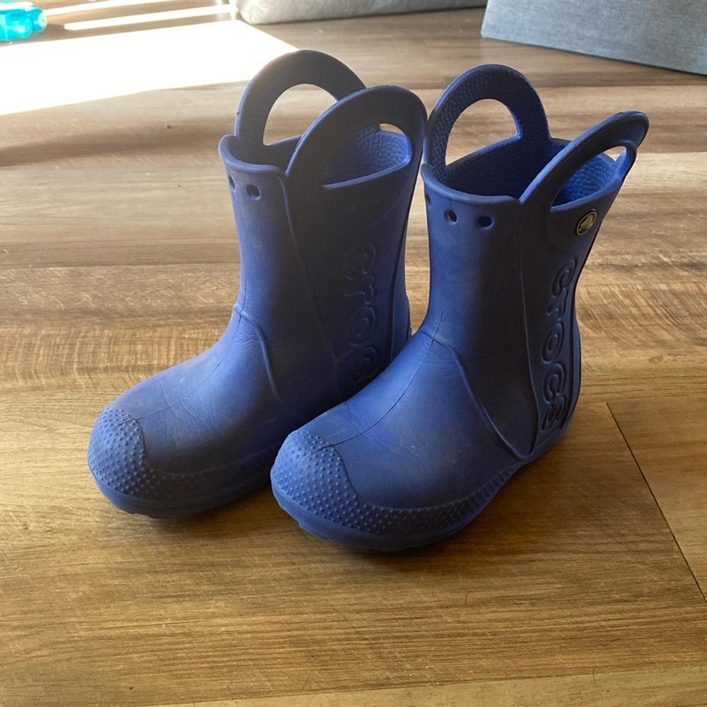 Blue crocs rain boots size c10